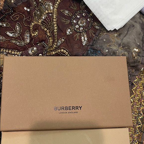 Burberry and Dior Gift Boxes - Picture 5 of 7